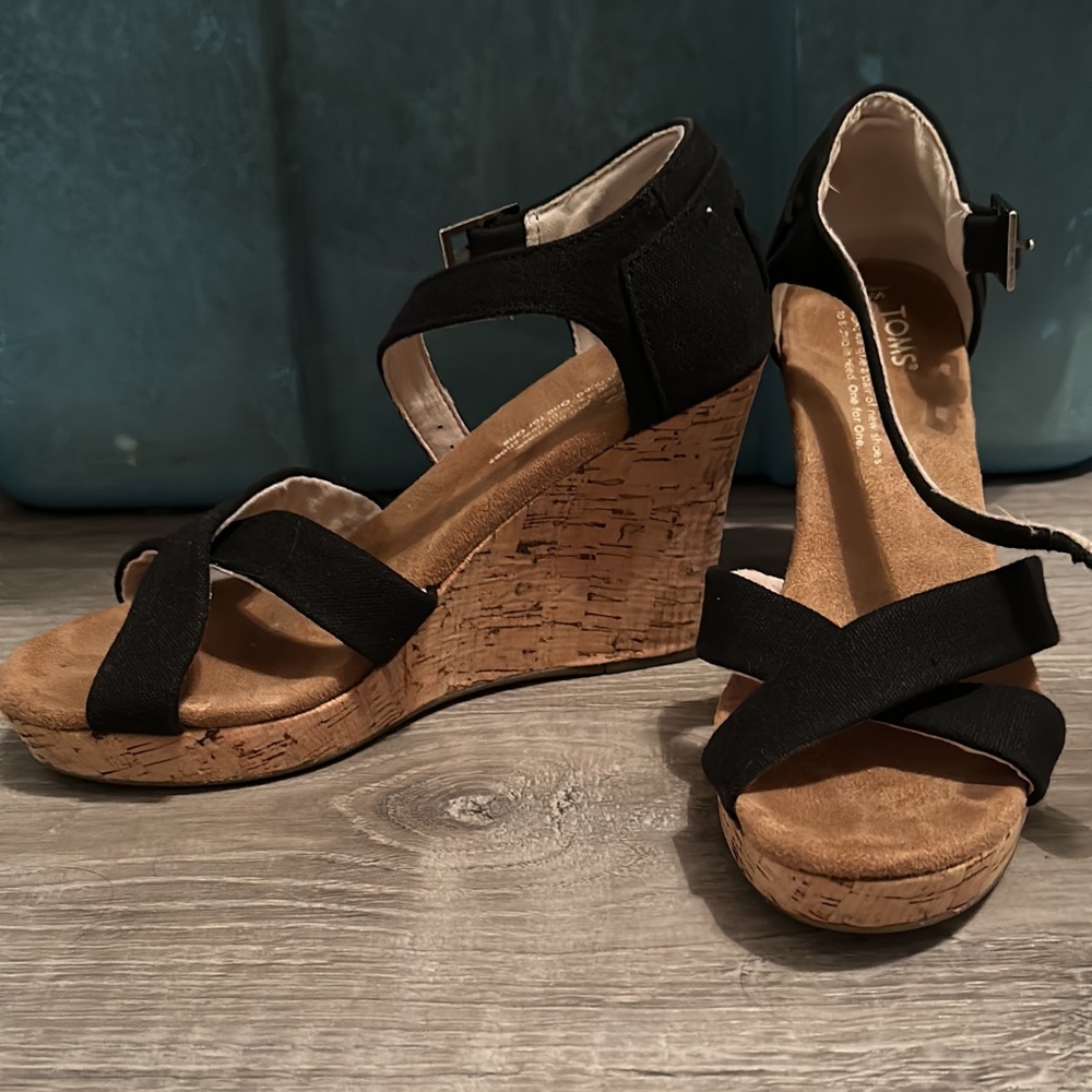 Toms wedges